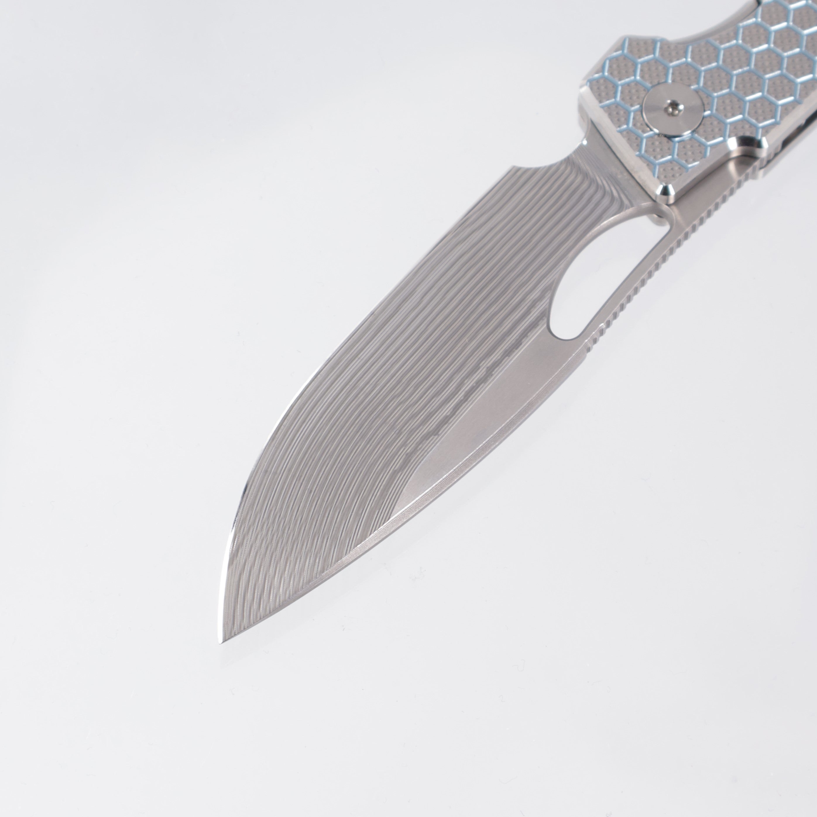 Rob Johnsons Cedar Mini #107 - Diamond Texture Ti w/ Light Blue Honeycomb Pattern Ano - Drakkar Damasteel