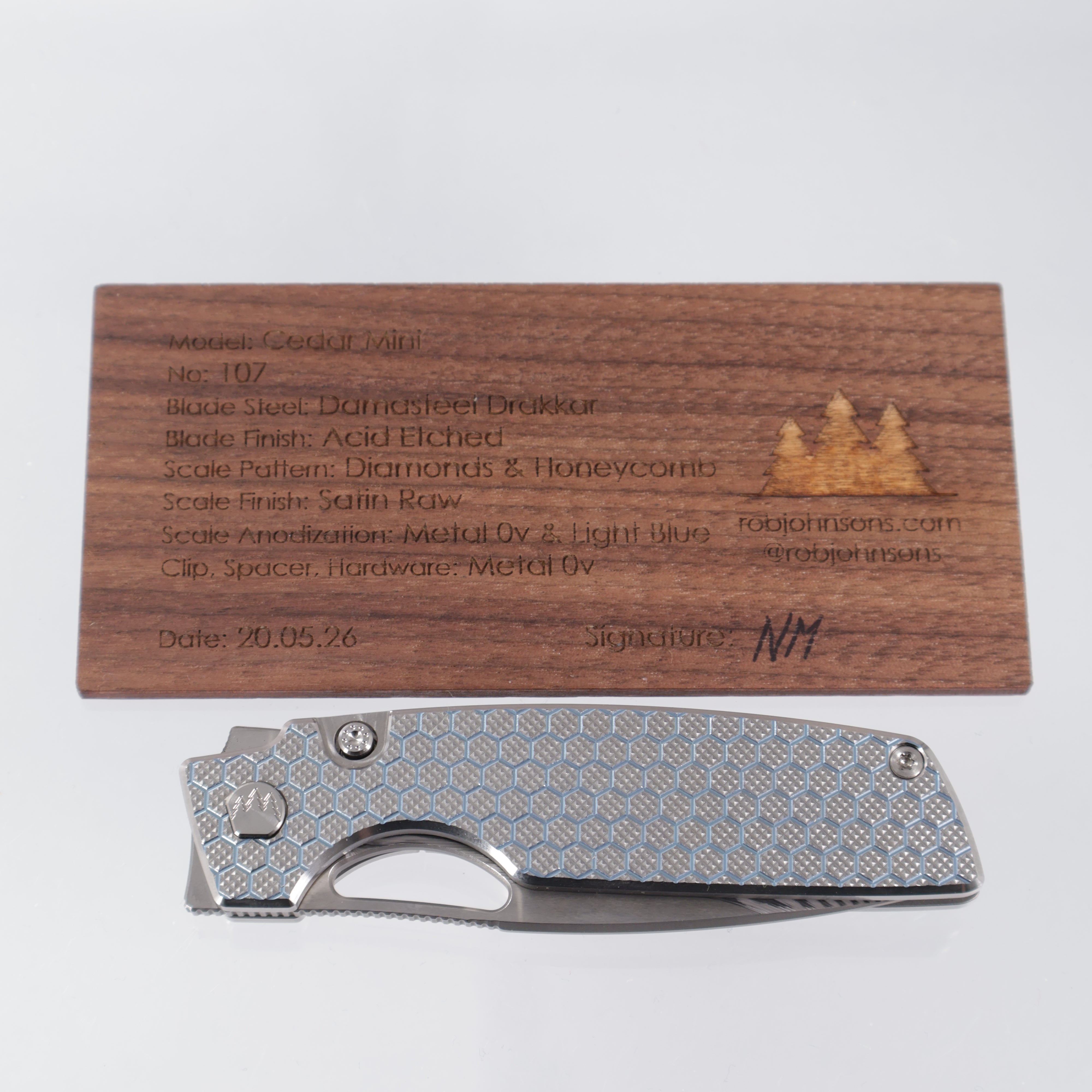 Rob Johnsons Cedar Mini #107 - Diamond Texture Ti w/ Light Blue Honeycomb Pattern Ano - Drakkar Damasteel