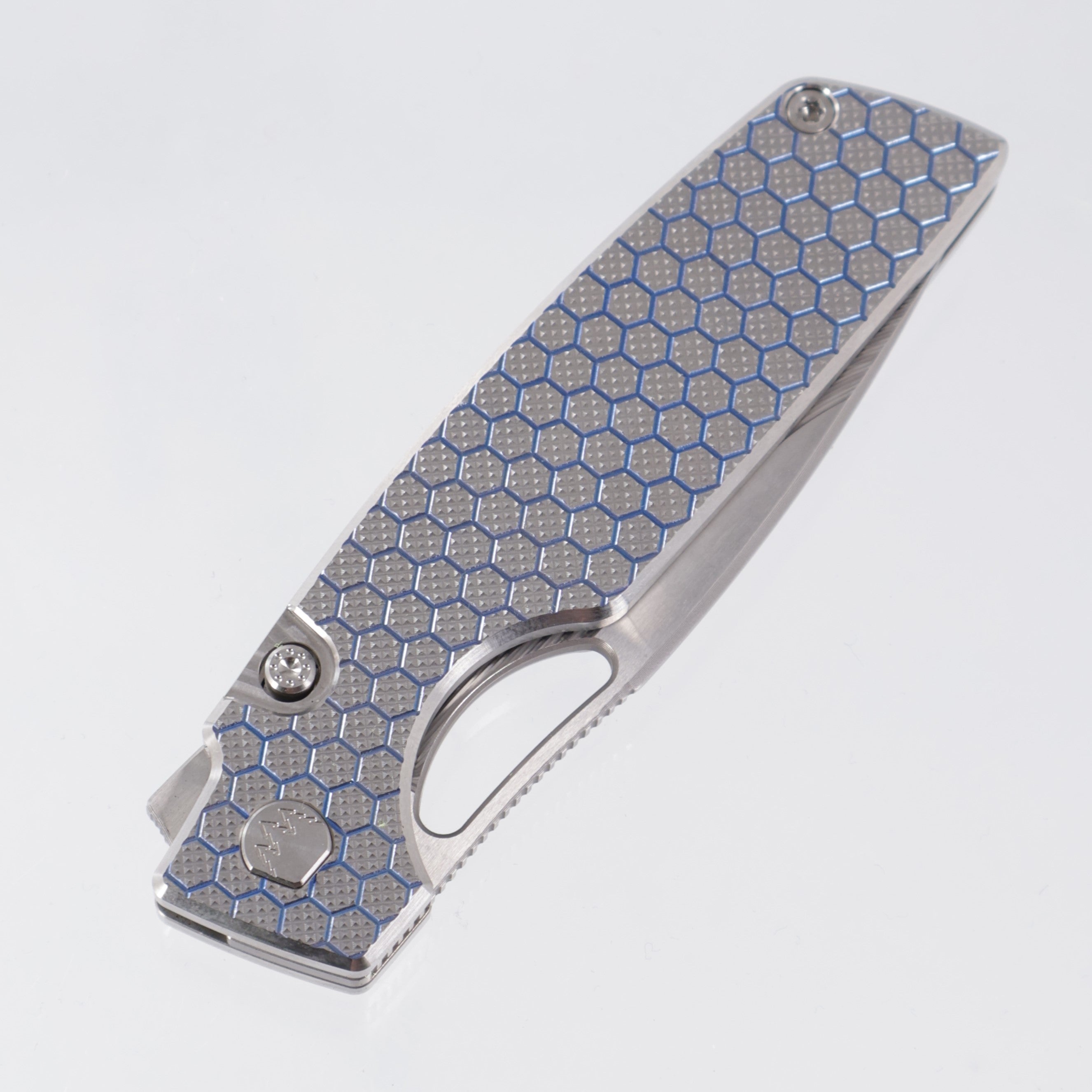 Rob Johnsons Cedar Mini #108 - Diamond Texture Ti w/ Blue Honeycomb Pattern Ano - Drakkar Damasteel