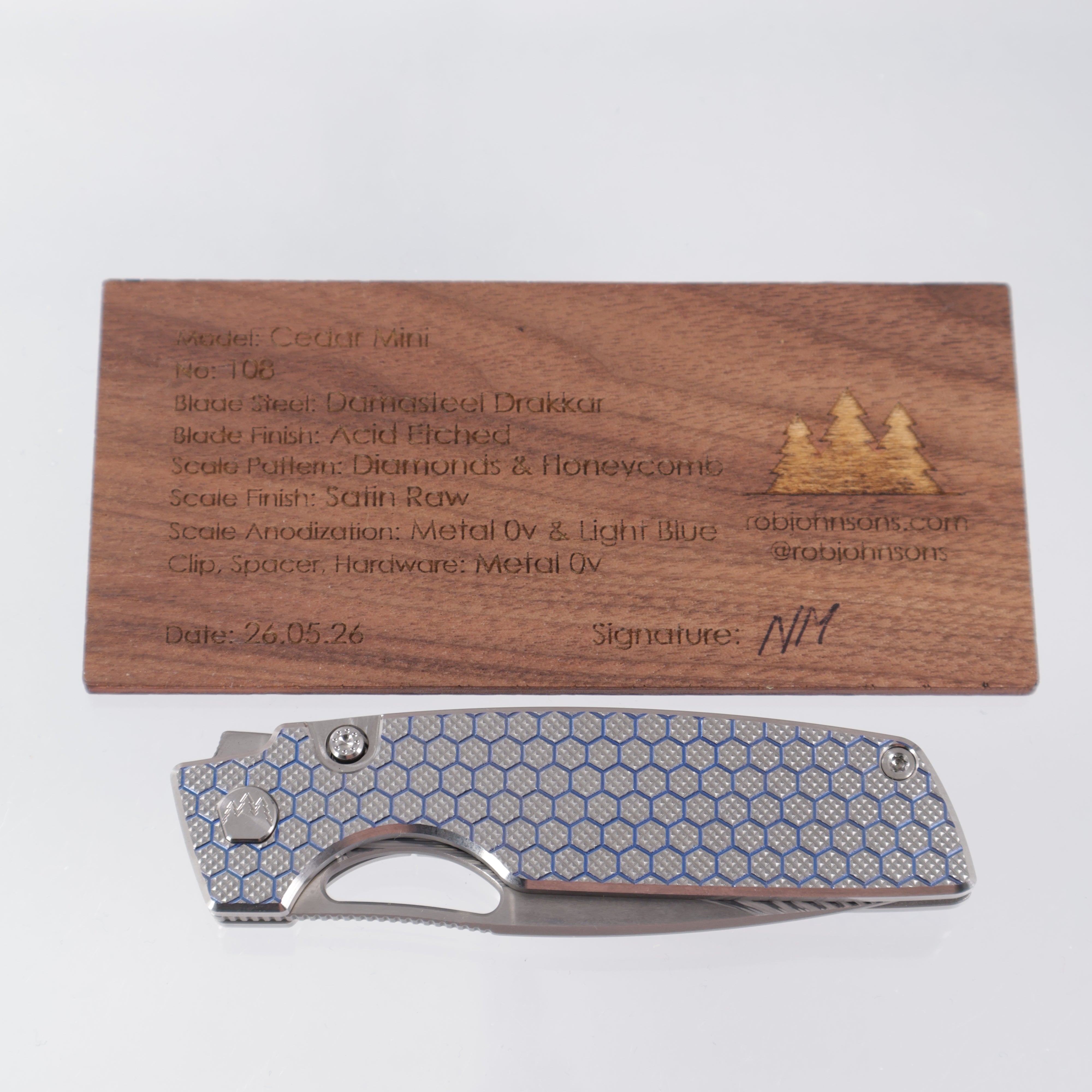 Rob Johnsons Cedar Mini #108 - Diamond Texture Ti w/ Blue Honeycomb Pattern Ano - Drakkar Damasteel