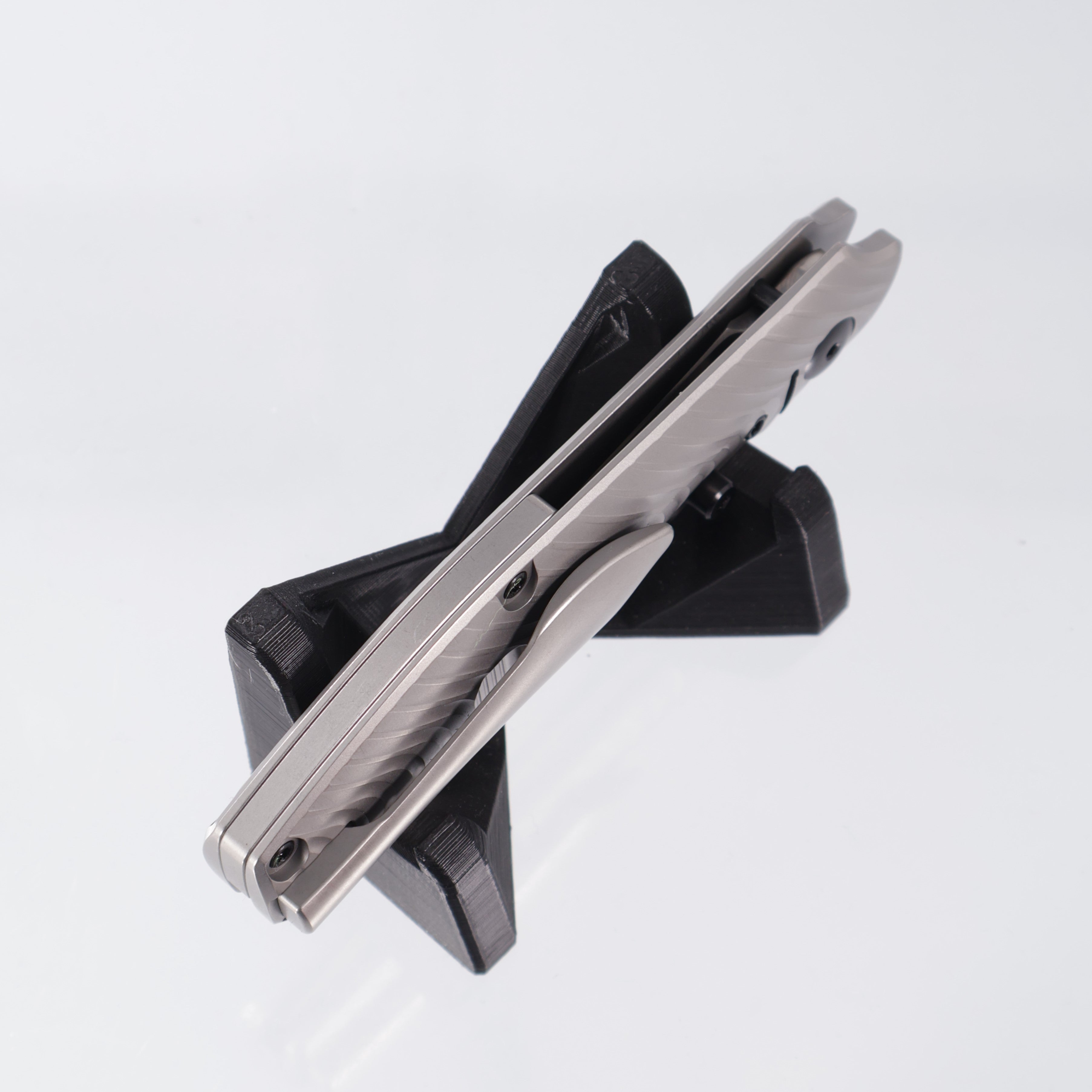 Tuya Dino - Gray Titanium Framelock - Satin S90V