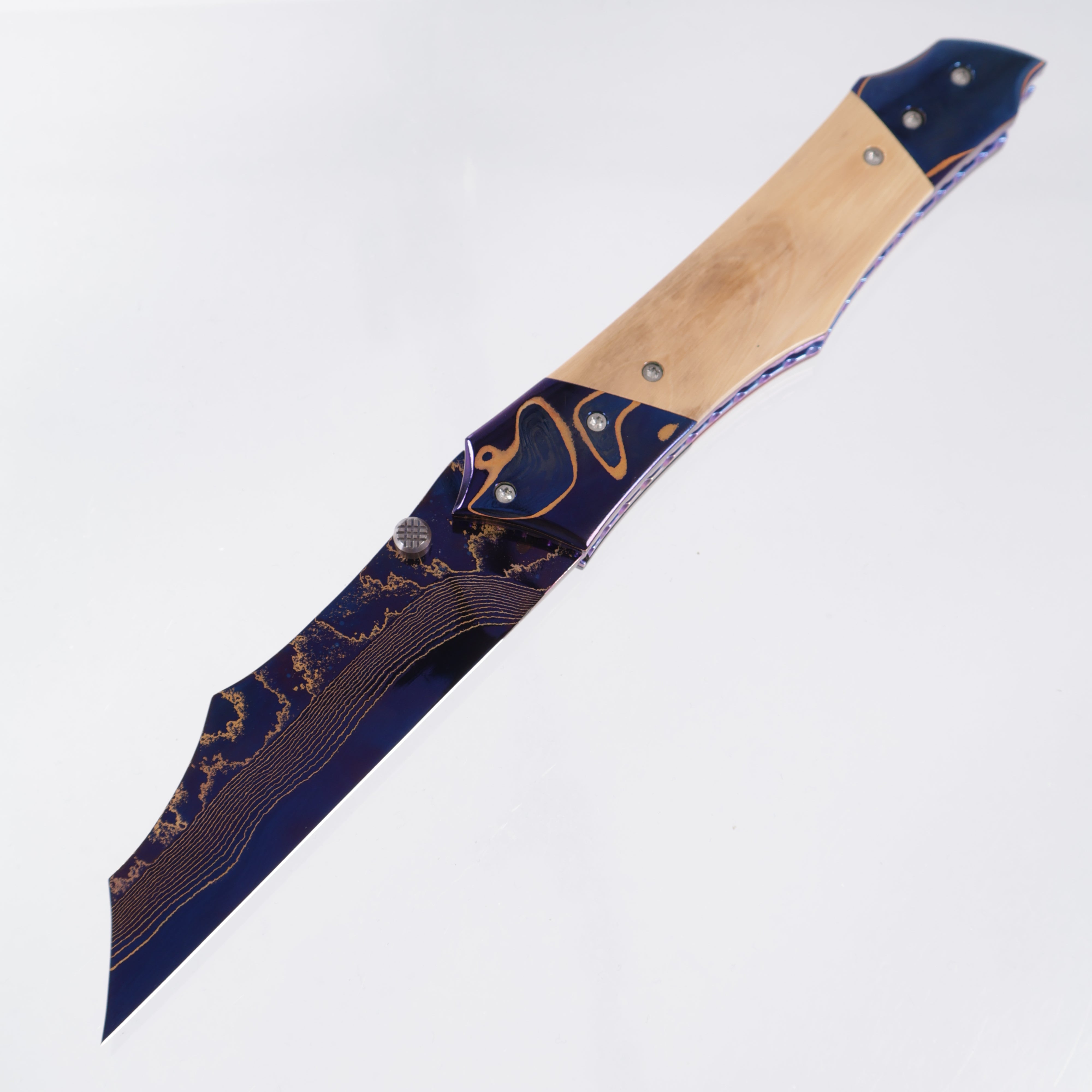 Kyle Vallotton Executioner - Mammoth Ivory w/ Baker Forge GoMai Chevron Bolsters - Baker Forge Tiger Mai Damascus
