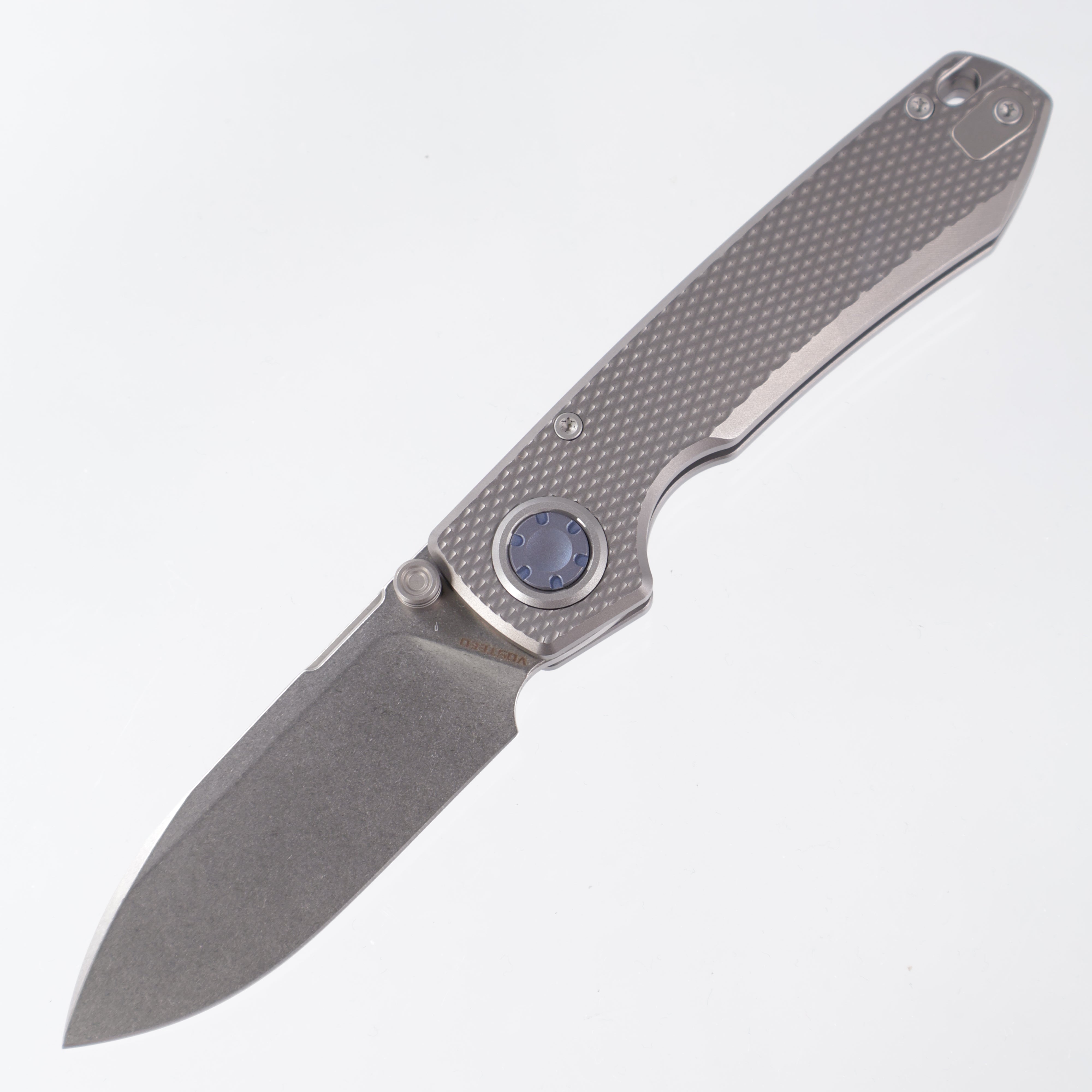 Vosteed Raccoon V - Dim Gray Titanium w/ Blue Button - Stonewash M390 - A4001