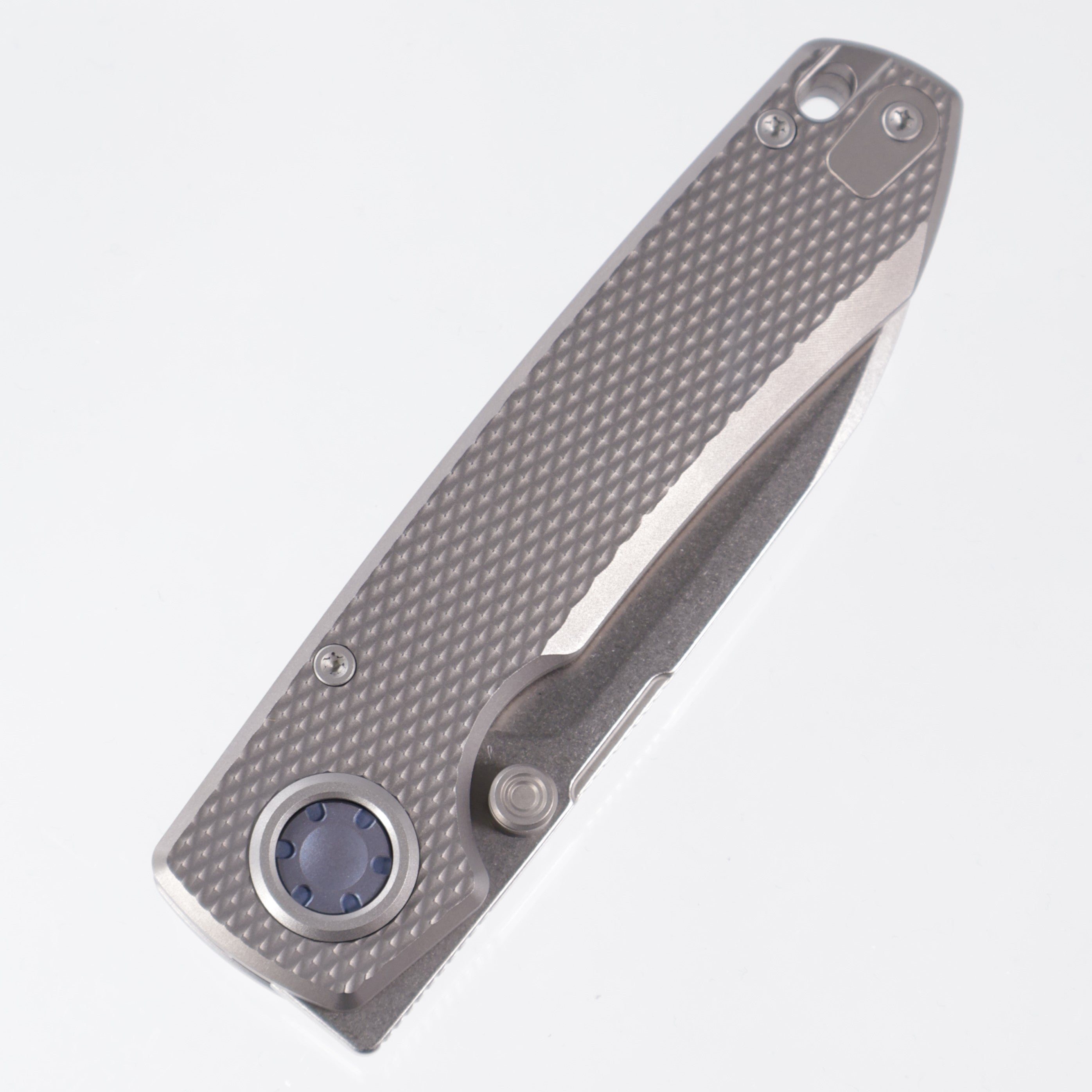 Vosteed Raccoon V - Dim Gray Titanium w/ Blue Button - Stonewash M390 - A4001