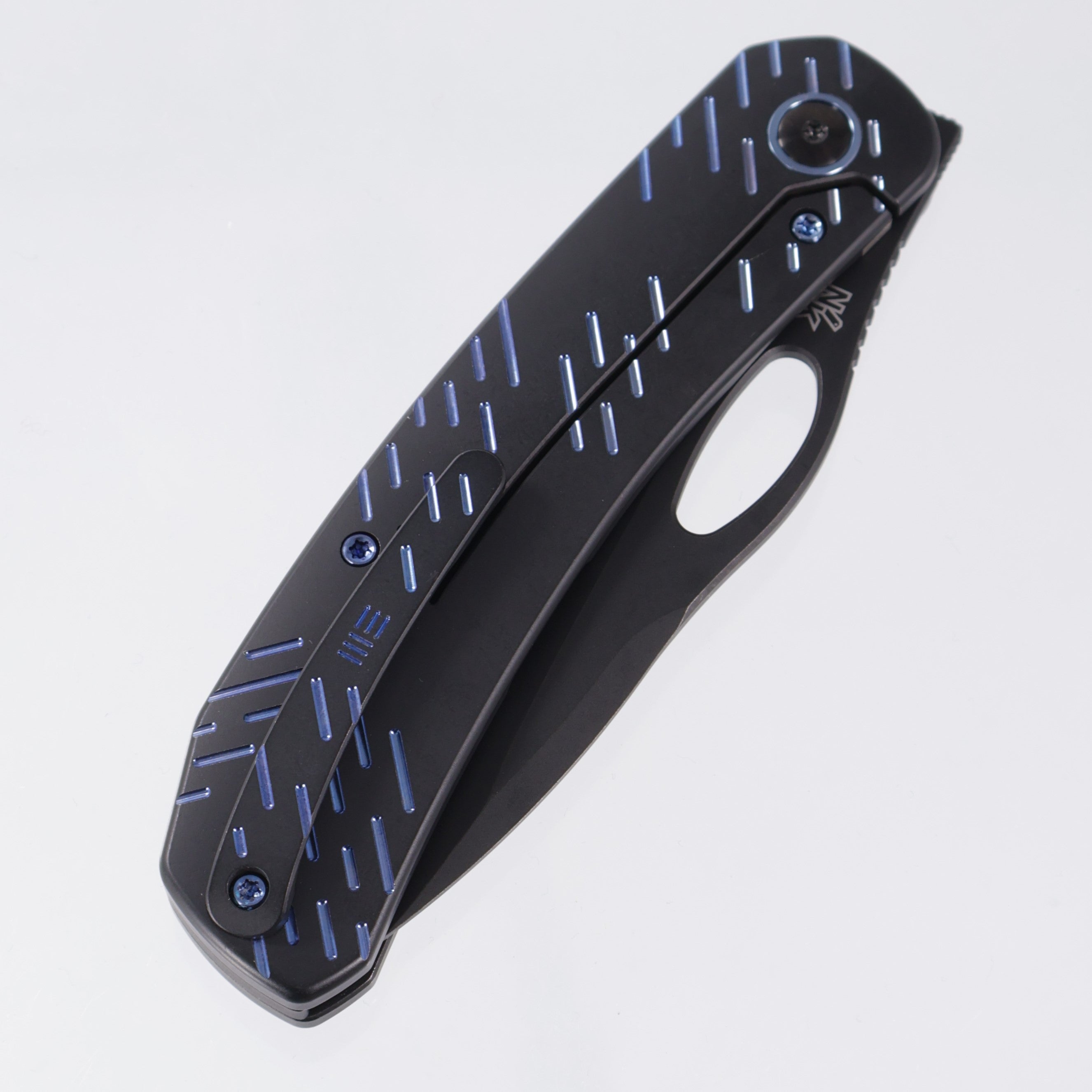 WE Knife Inmate - Black Stonewash & Blue Titanium - Black Stonewash 20CV - WE23096B-2