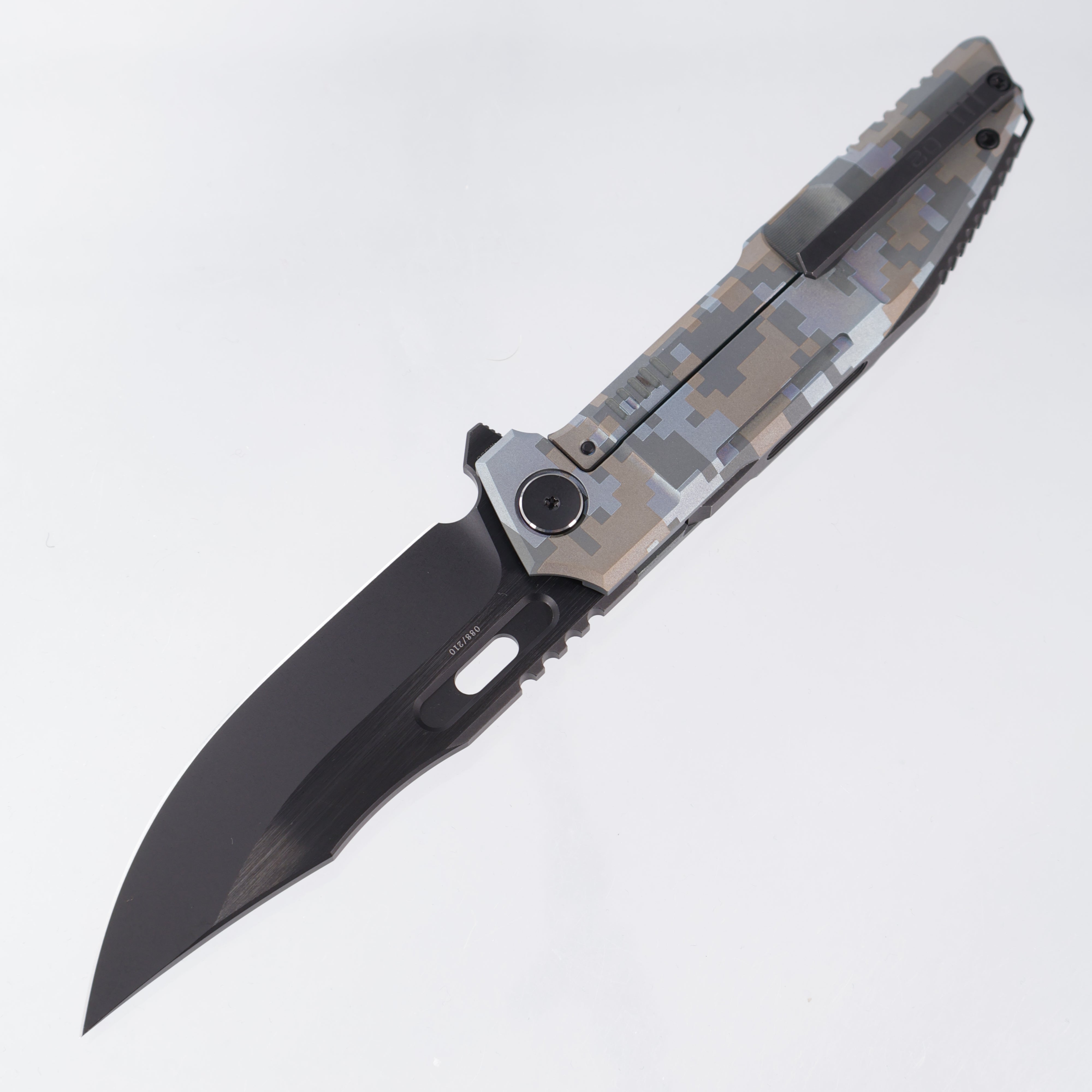WE Knife Barracks - Pixel Pattern Digi-Cam Titanium - Black Stonewash M390 - WE25078-3