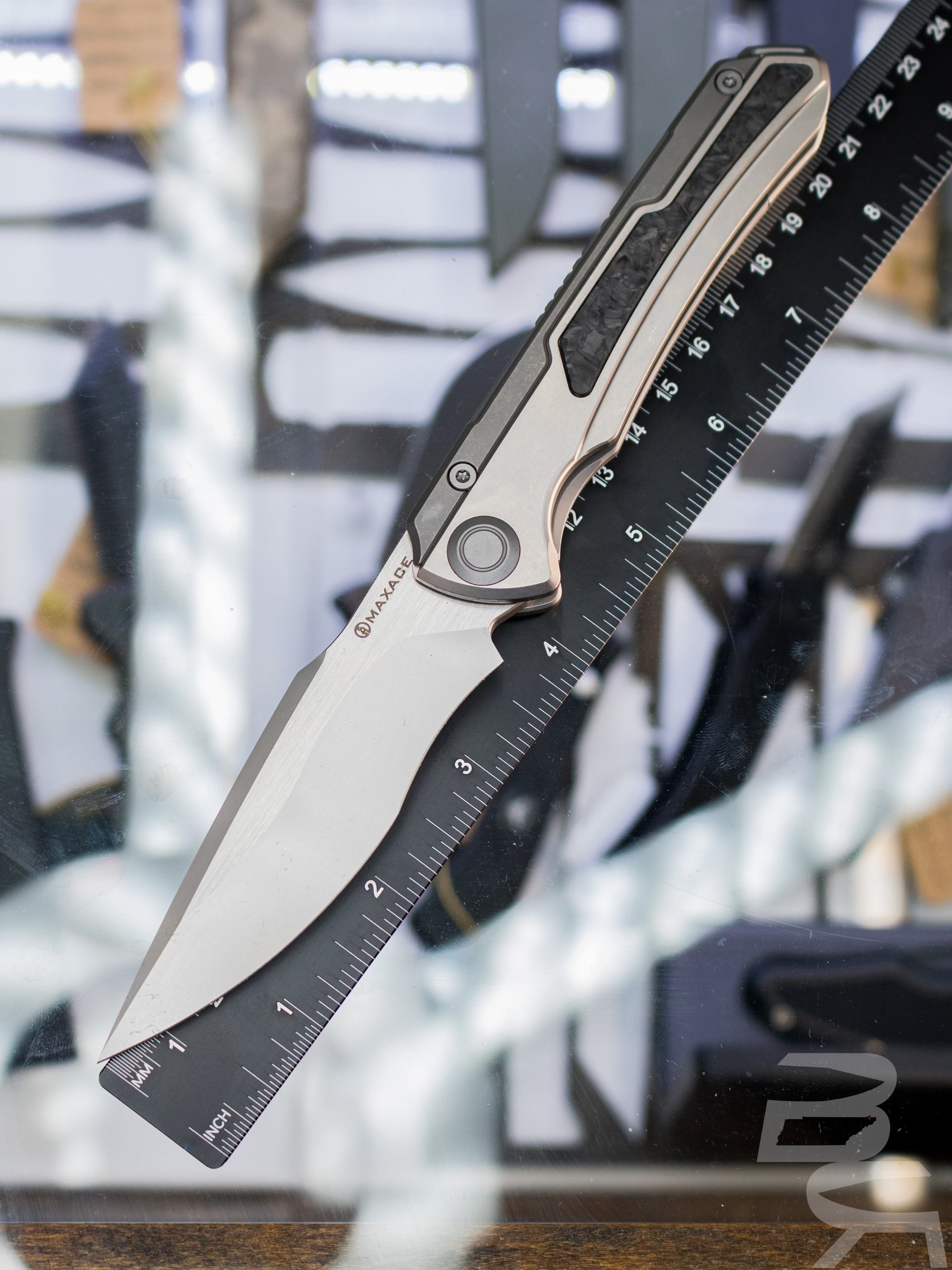 Maxace Kestrel Framelock CF Insert M390