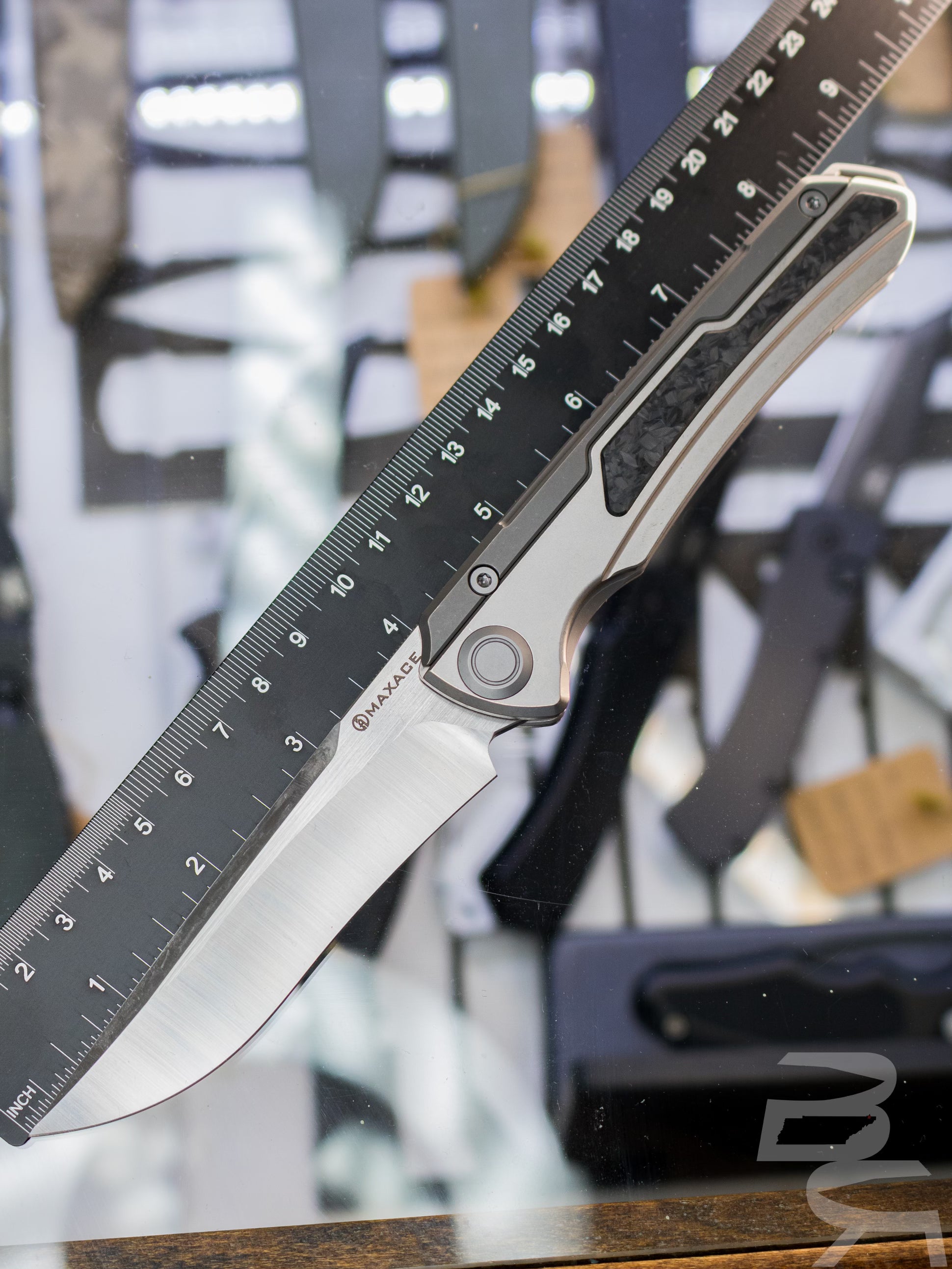 Maxace Kestrel Framelock Ti/CF