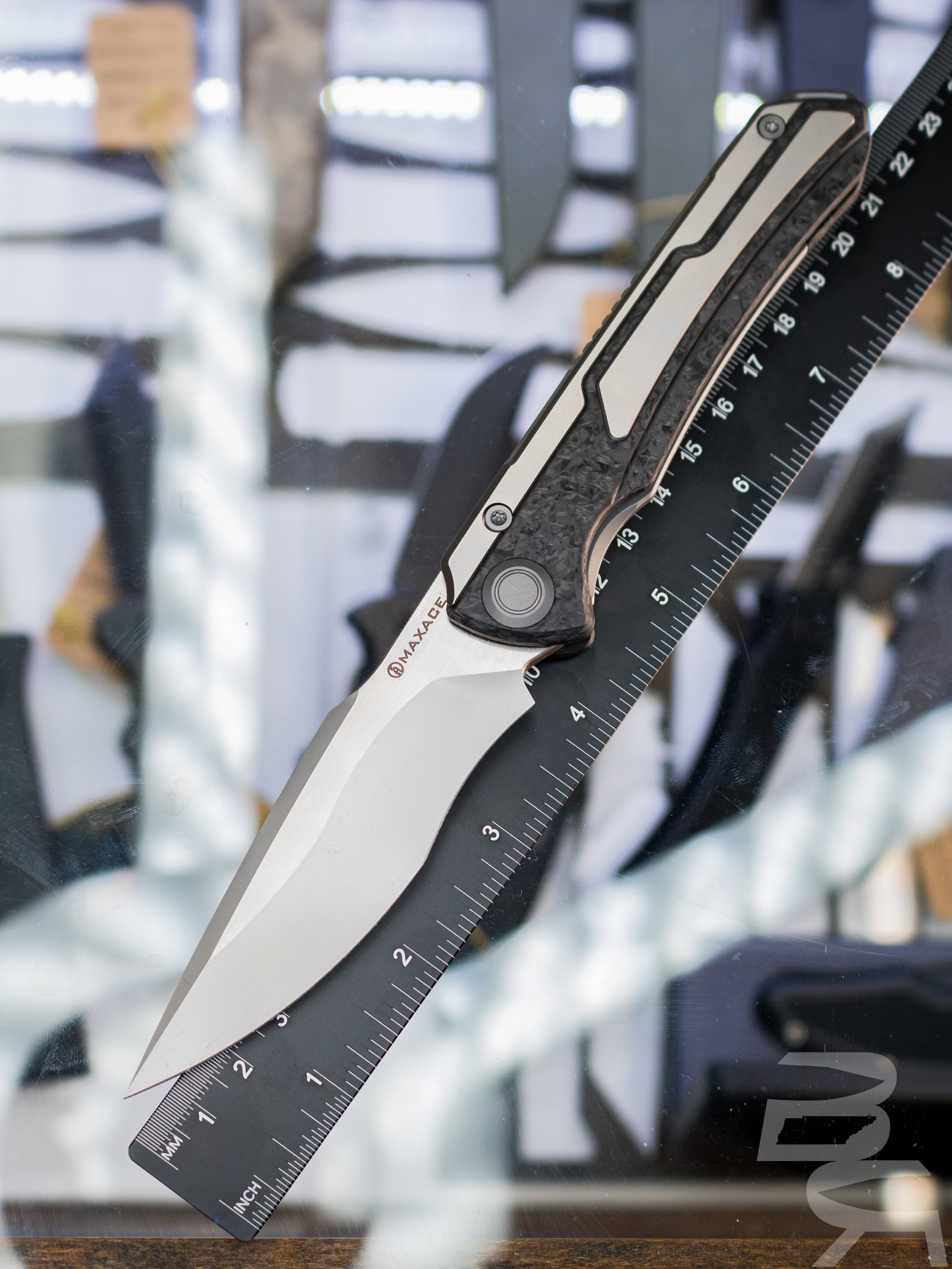 Maxace Kestrel Framelock CF w TI Onlay