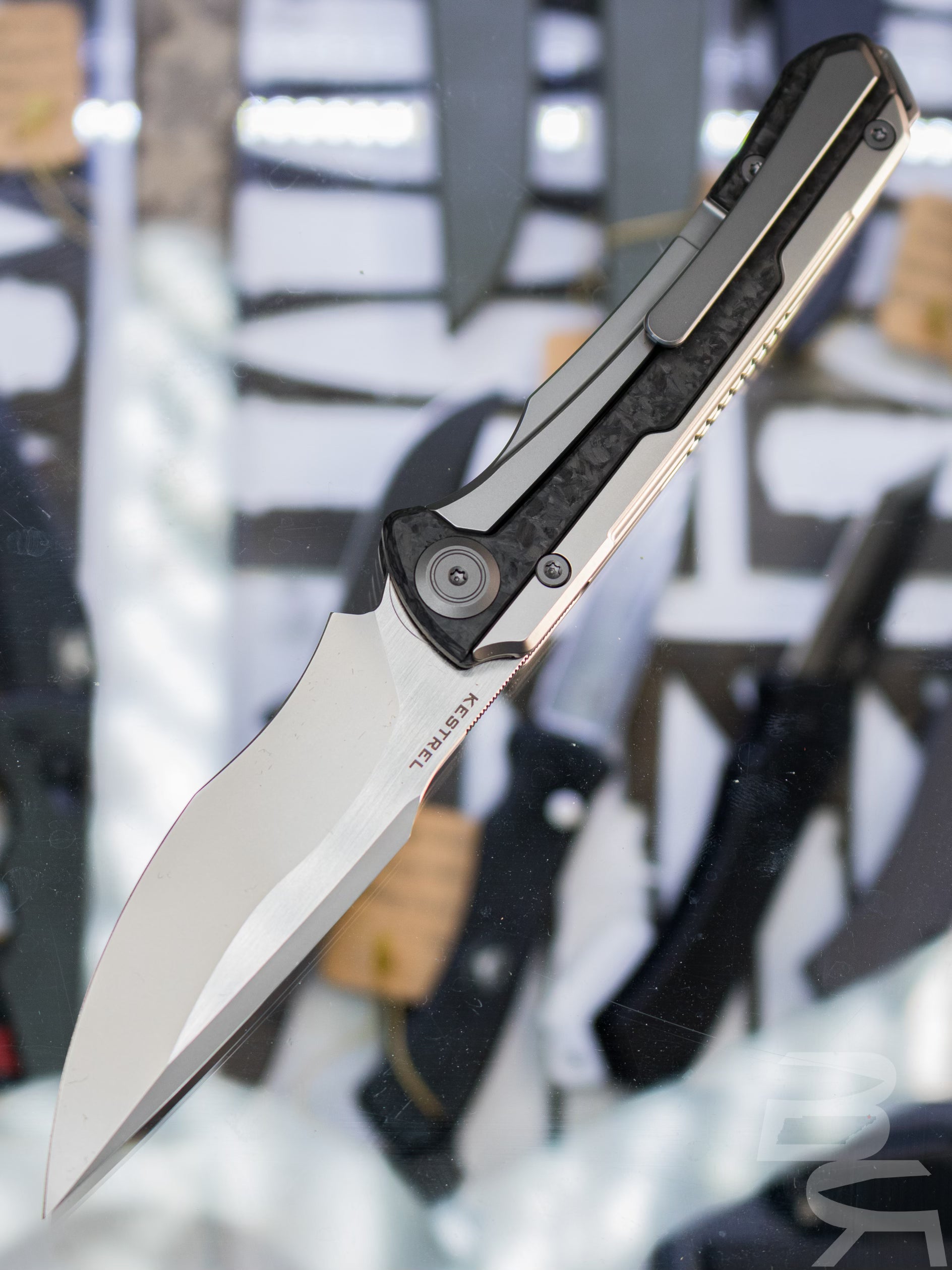 Maxace Kestrel Framelock CF w TI Onlay