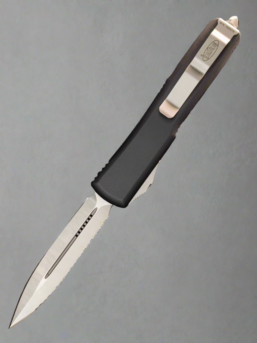 Microtech 122-6 Ultratech D/E - Black Handle - Satin Blade - Full Serrations