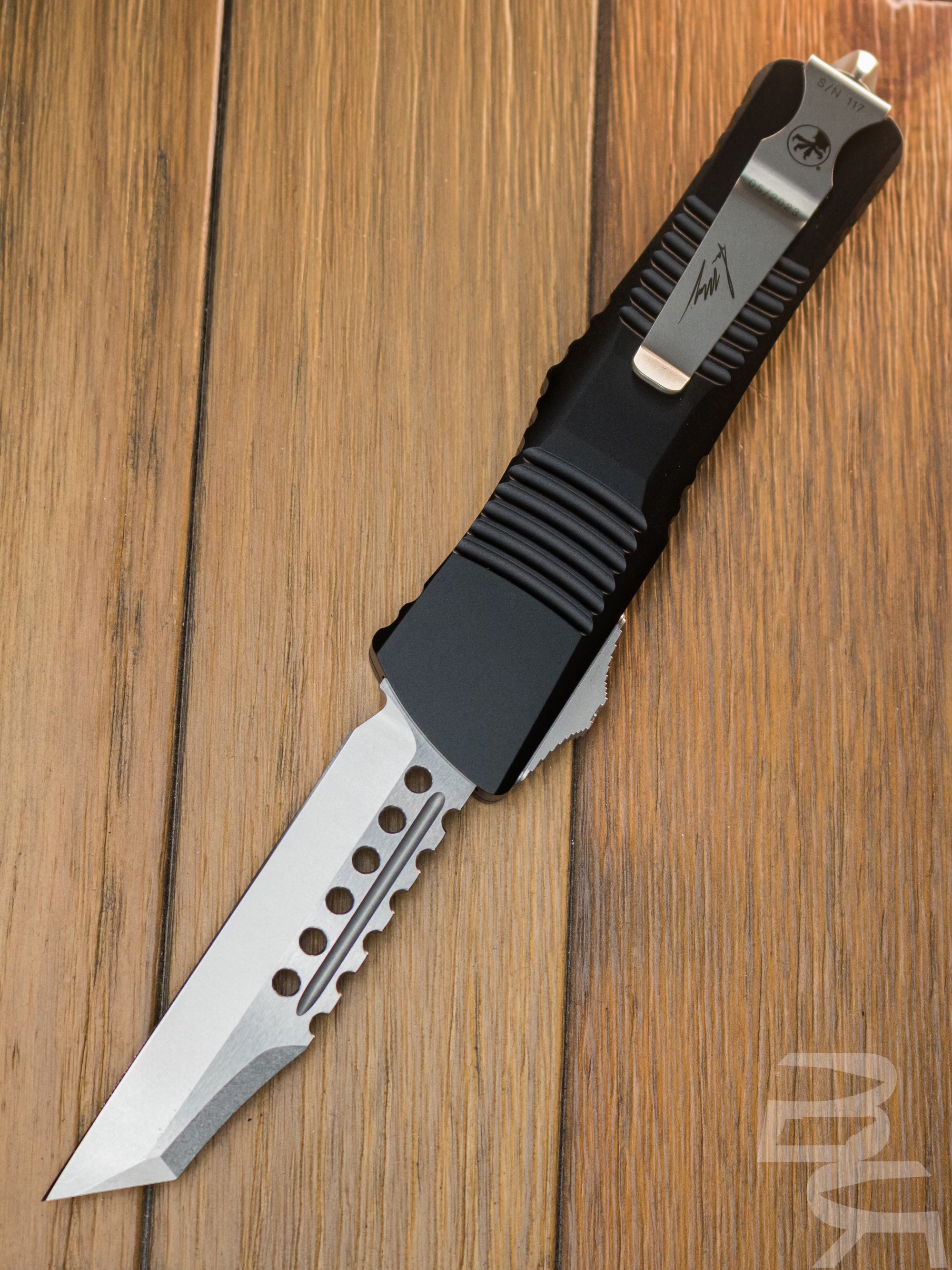 Microtech Combat Troodon Warhound Stonewash Standard & Black Signature Series 219W-10S