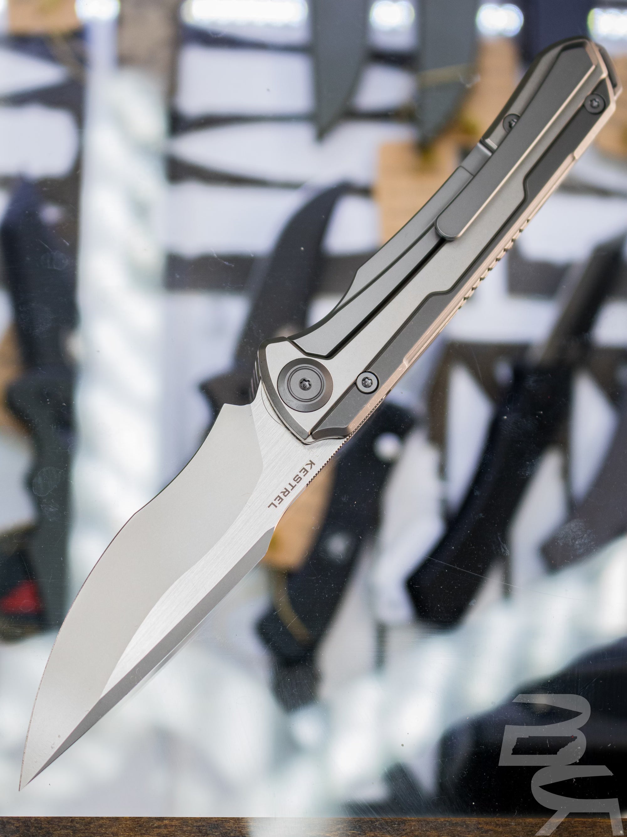 Maxace Kestrel Framelock CF Insert M390