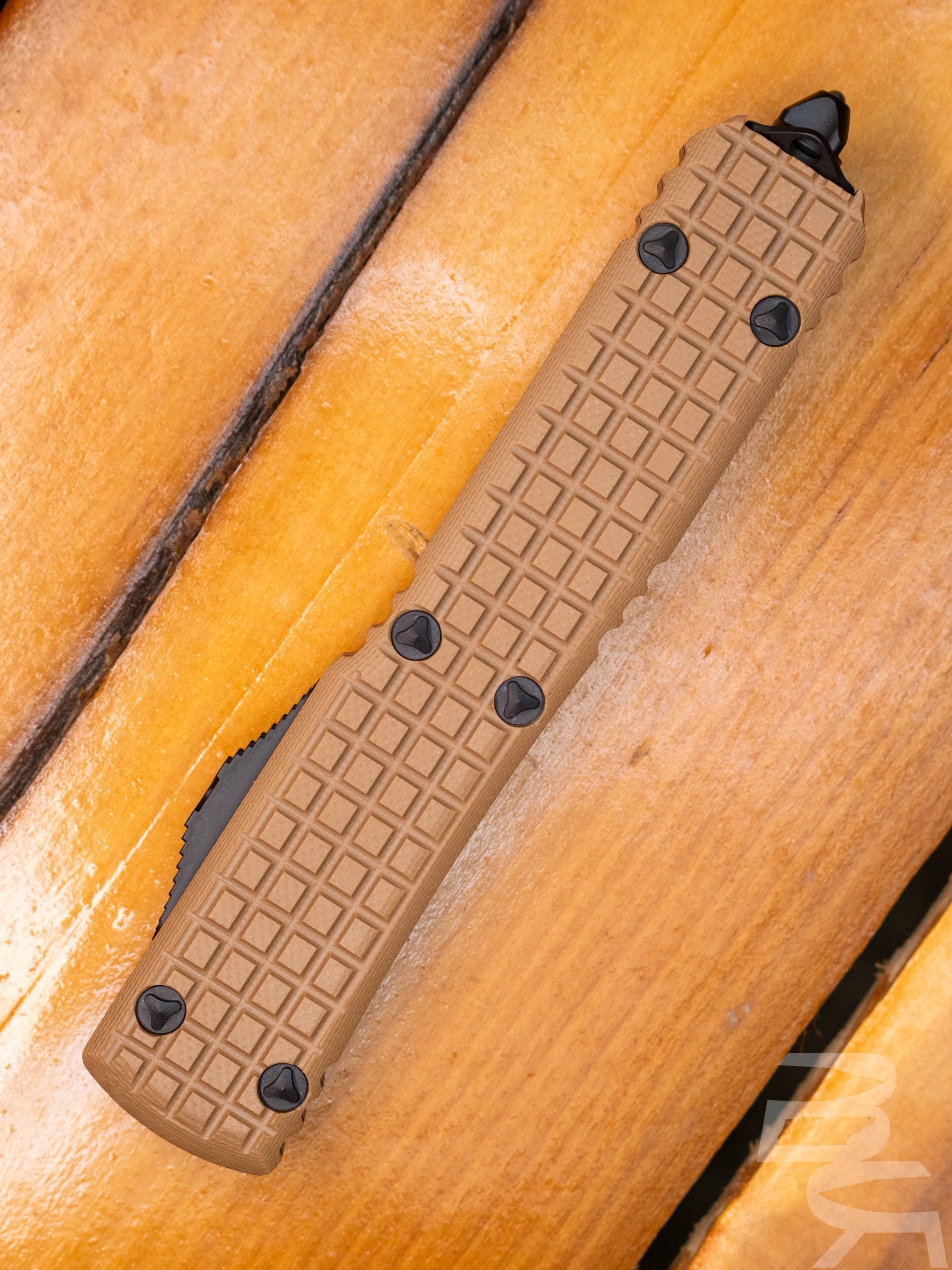 MICROTECH ULTRATECH OTF KNIFE- TANTO EDGE- FRAG PATTERN TAN G-10 TOP- BLACK PLAIN EDGE BLADE 123-1 FRGTTAS